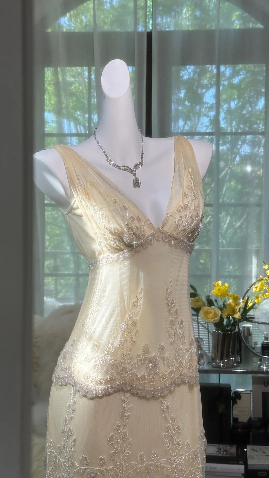 Cream Yellow V Neck Exquisite Beaded Lace Long Chiffon Tulle Ball Gown Evening Gown Wedding Party Gown Prom Gown Graduation Date Gown HZ1023
